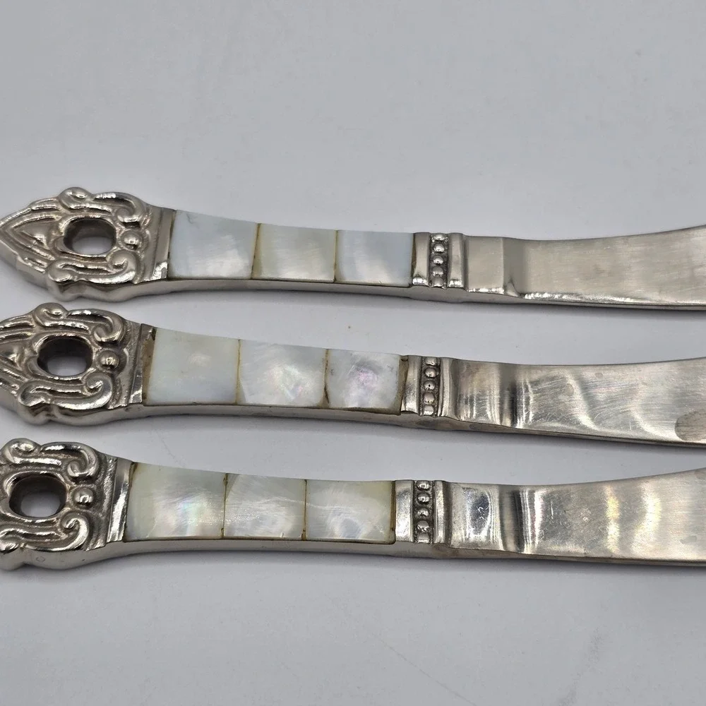 Bombay Baroque Pate Appetizer Set 3 Knives Mother of Pearl Shell Habdles